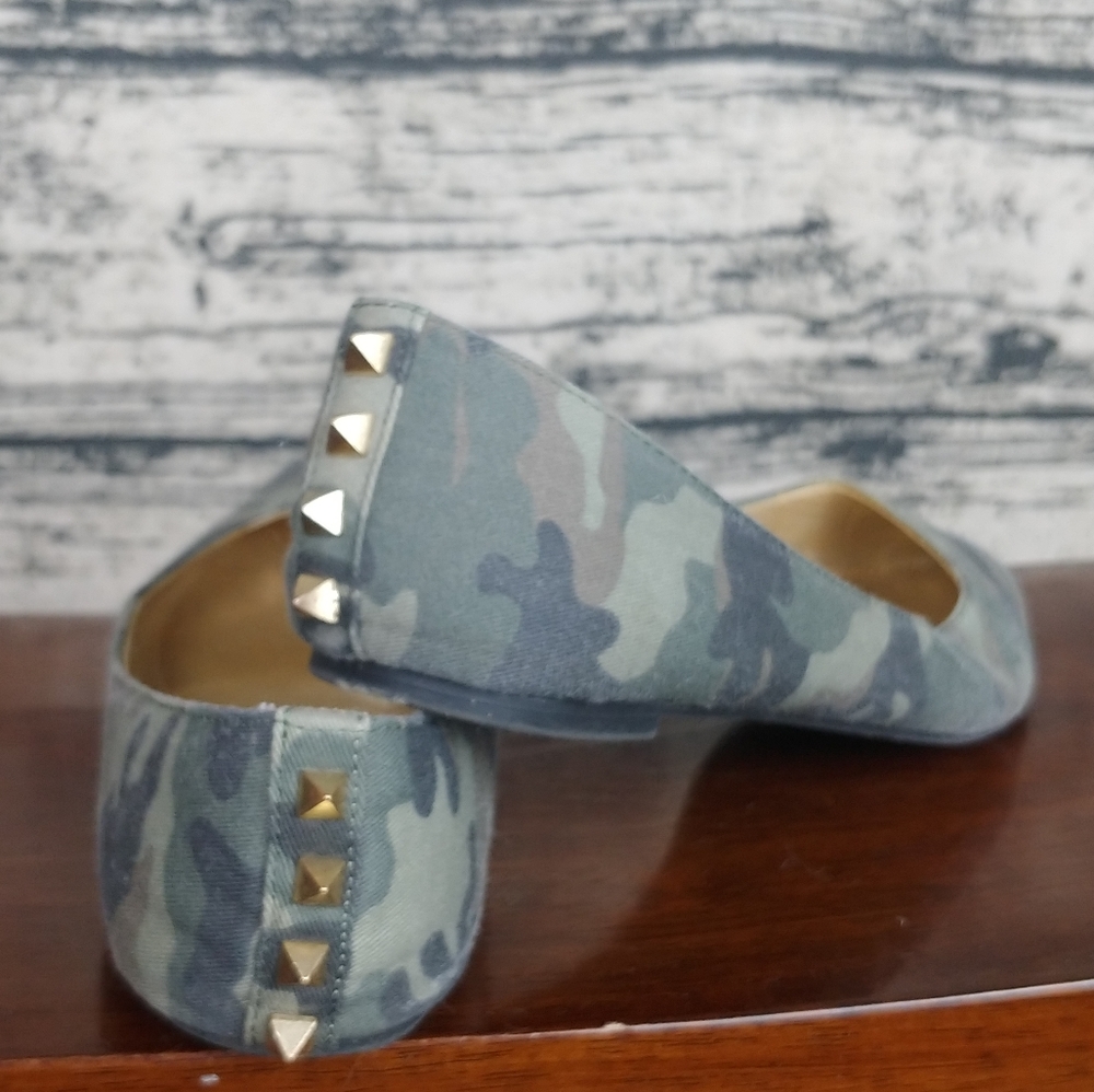 Camouflage Shoes. Size 8 Women.